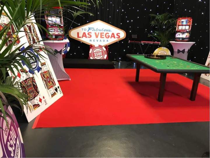 Création dun décors Casino  Las Vegas pour #TPMP !Machines à sous, table de jeu roulette, panne