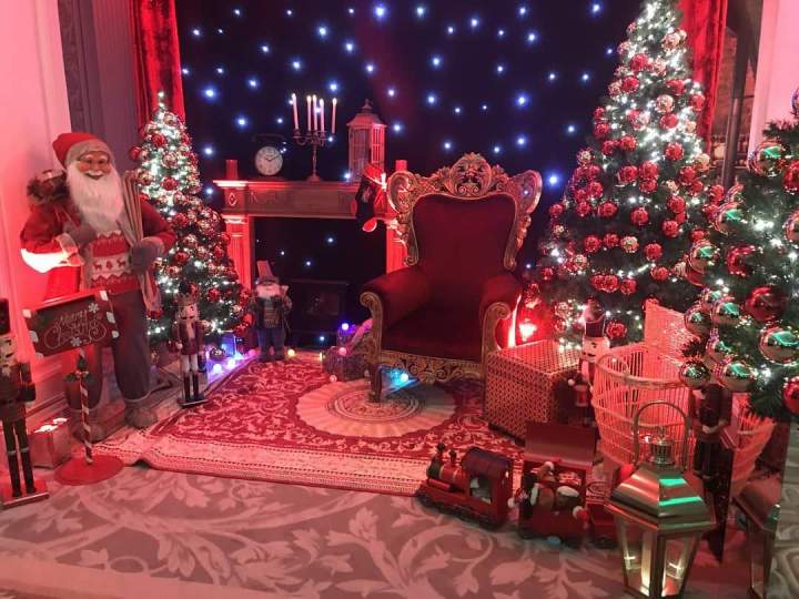 Décors photocall de Noël pour larbre de noël des enfants au Four Season Hotel George V ?Chaque