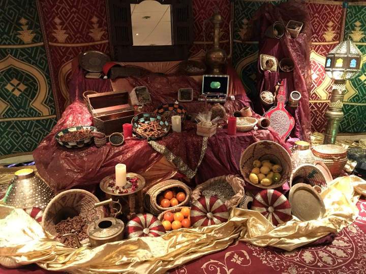 Location ambiance traditions Paris